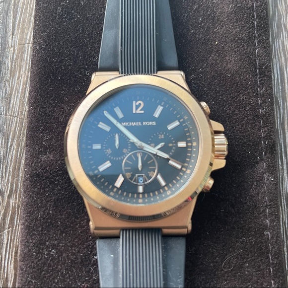 Michael Kors Dylan Rose Gold Watch - Picture 3 of 7